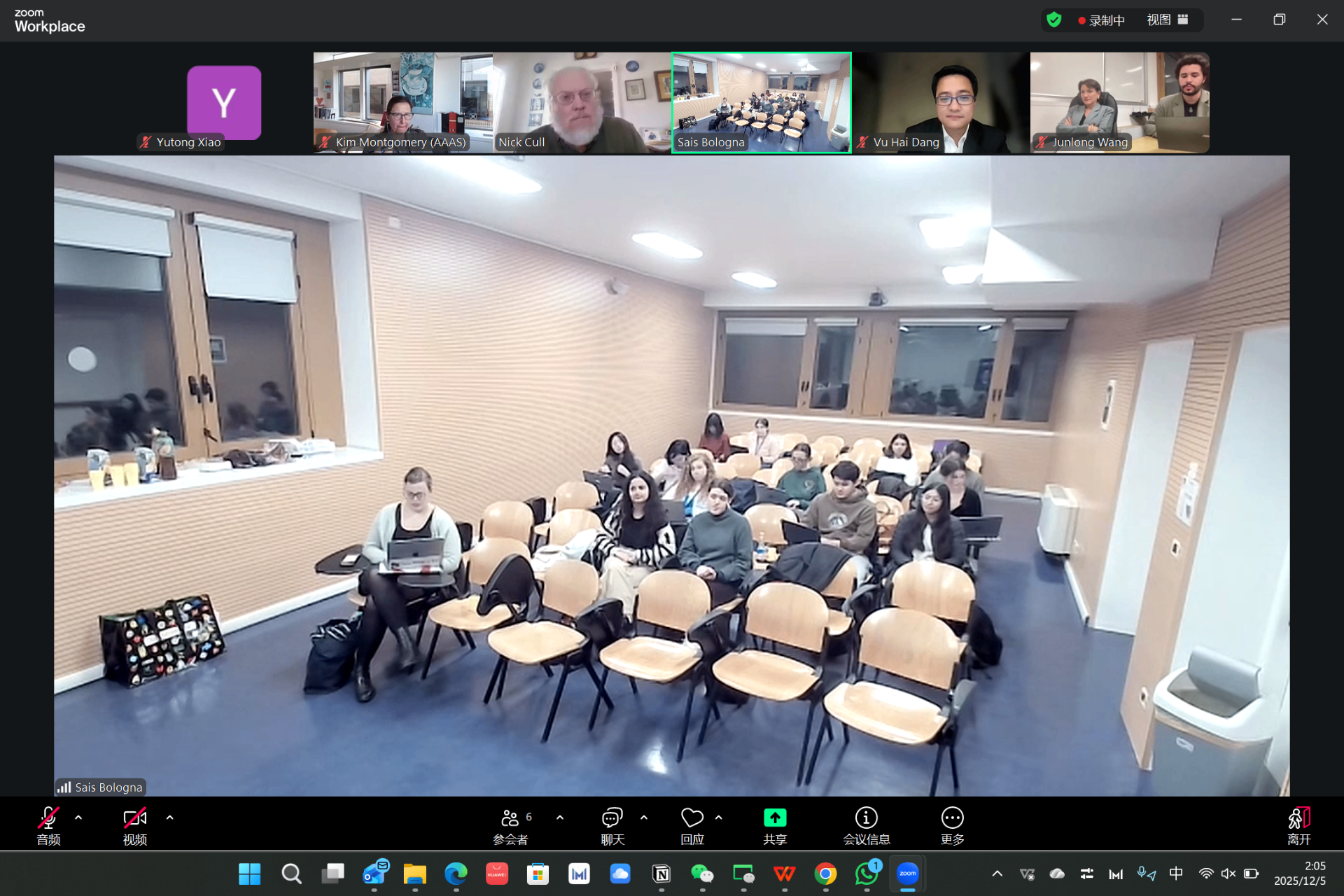 Hybrid view from the Bologna classroom joining the summit by Zoom.